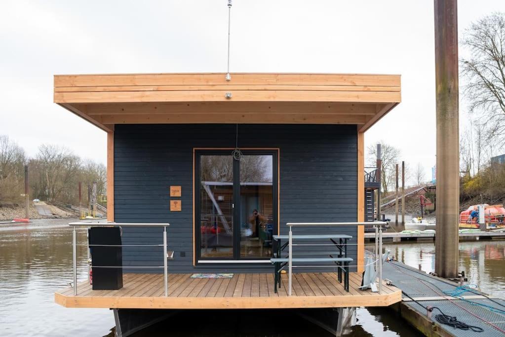 Bådhotel Hausboot Diva Mit Kamin - Winter Auf Der Dove Elbe