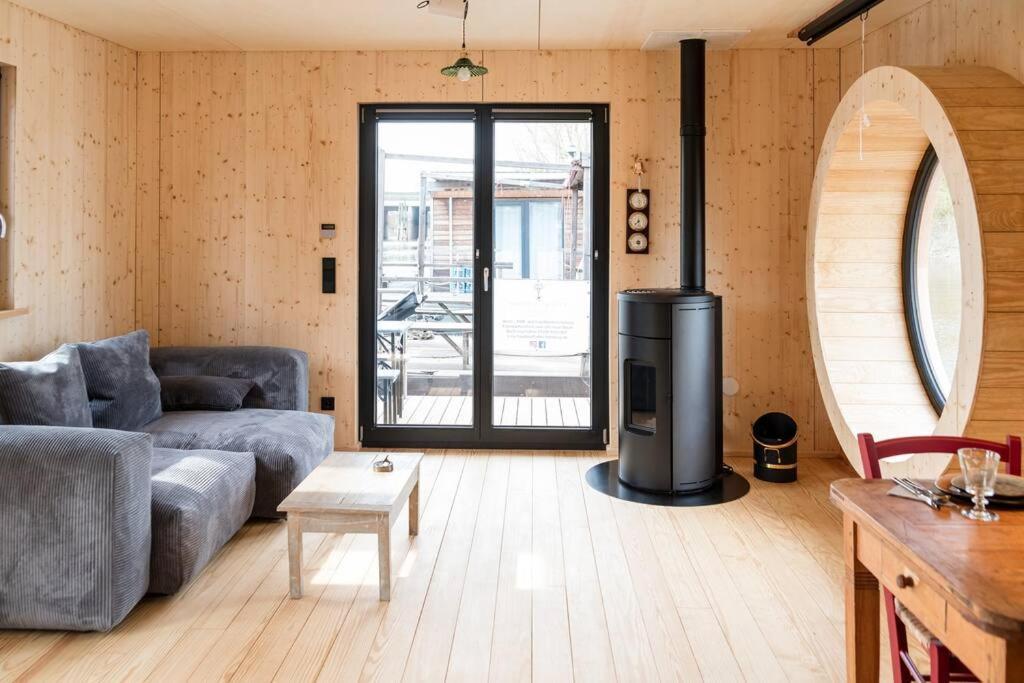 Hausboot Diva Mit Kamin - Winter Auf Der Dove Elbe Bådhotel Hamborg
