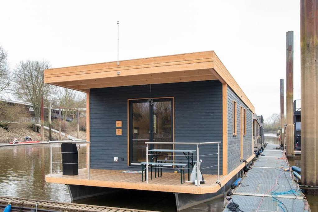 Hausboot Diva Mit Kamin - Winter Auf Der Dove Elbe Hamborg